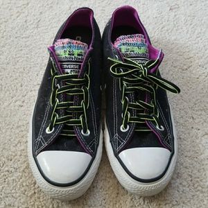 Converse Low Top sneakers (price negotiable)